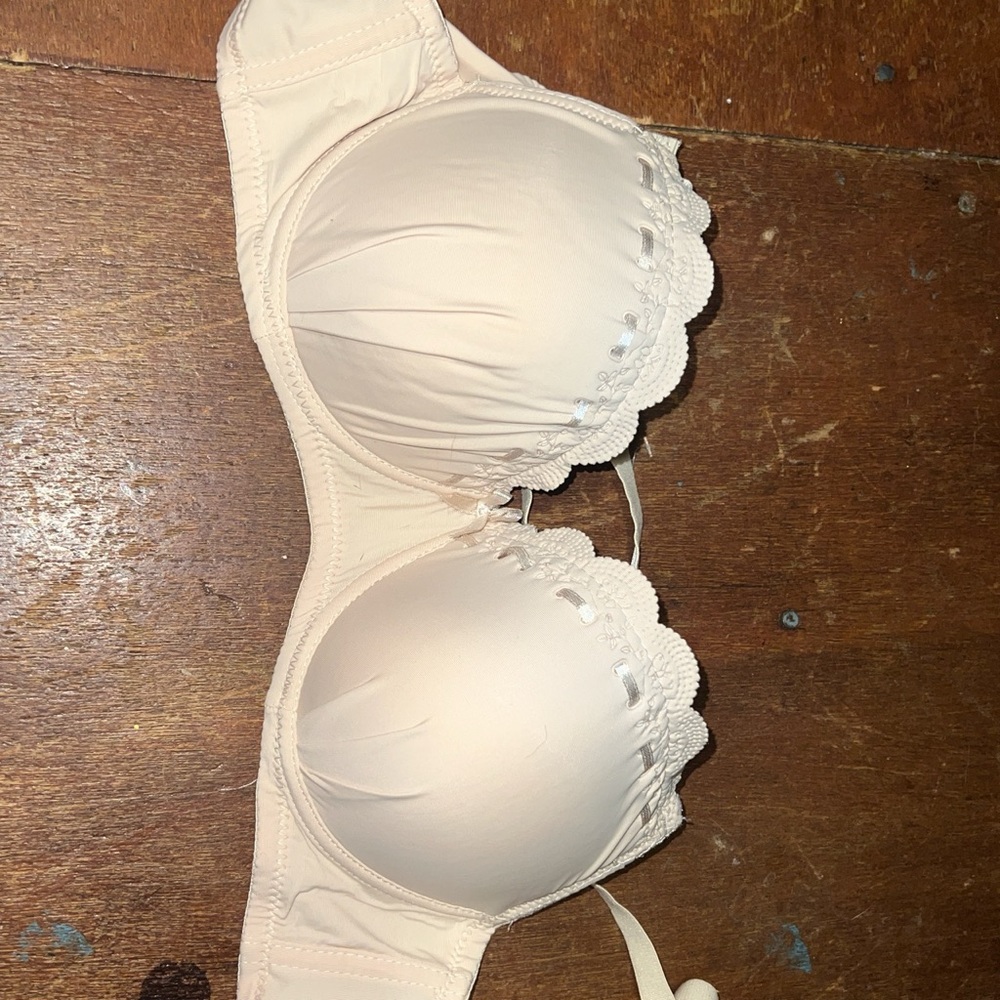 Matching woman’s T-shirt bra